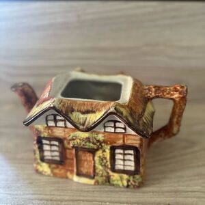 Cottage ware - vintage 1940s - ceramic teapot